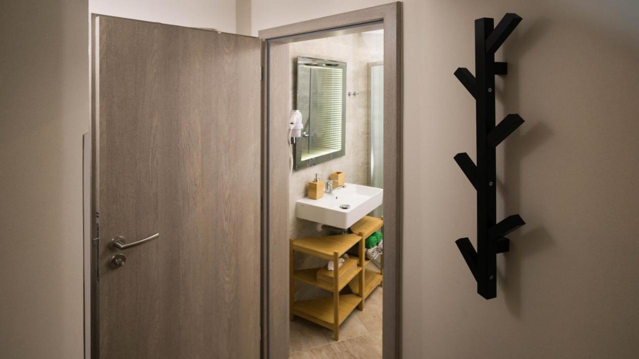 Flying Bed Apartment Close To Prague Castle And Airport 외부 사진