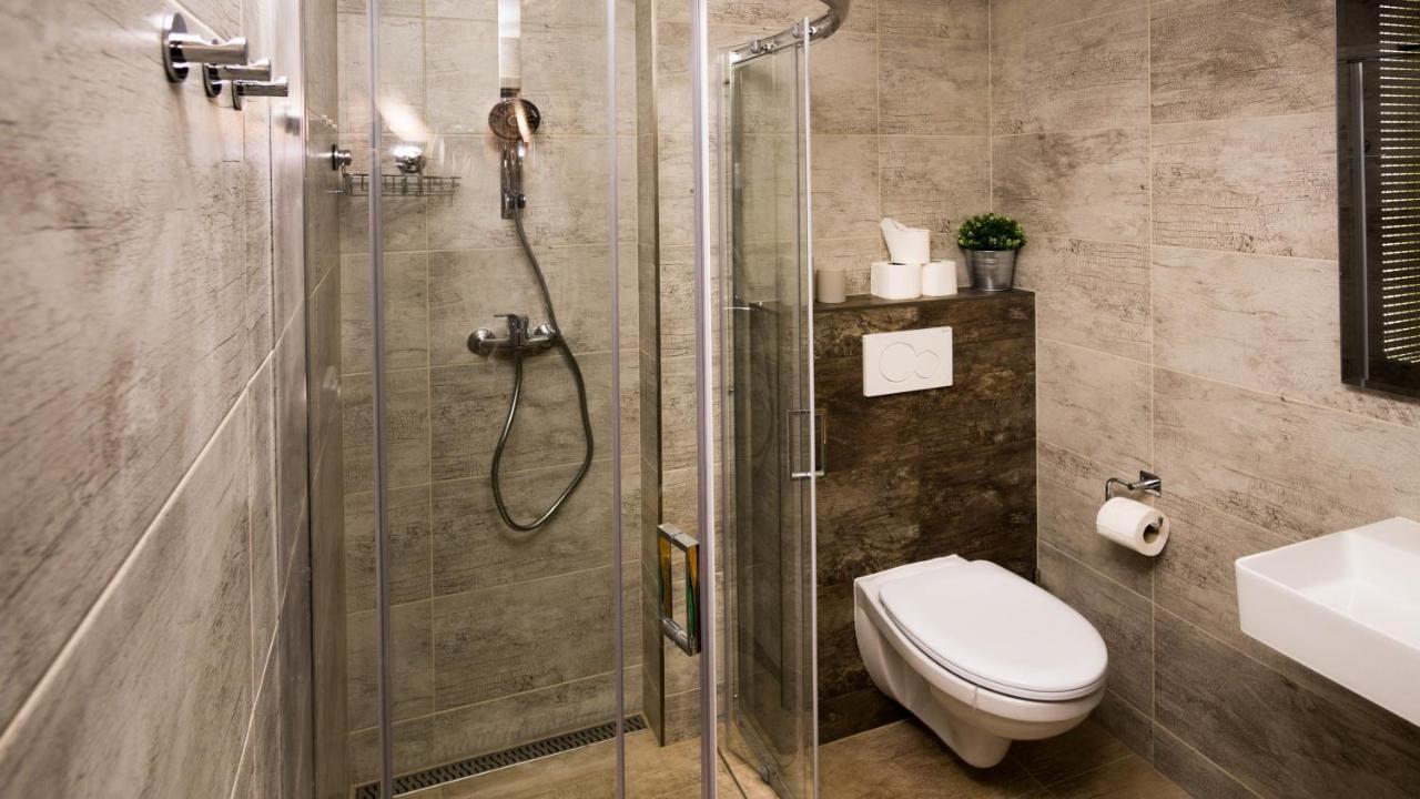Flying Bed Apartment Close To Prague Castle And Airport 외부 사진