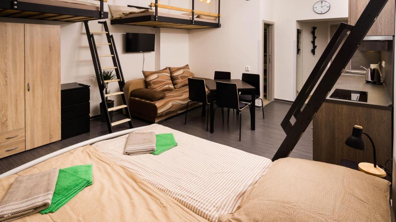 Flying Bed Apartment Close To Prague Castle And Airport 외부 사진