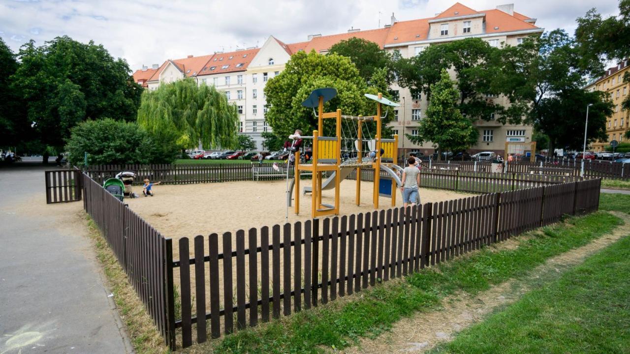 Flying Bed Apartment Close To Prague Castle And Airport 외부 사진