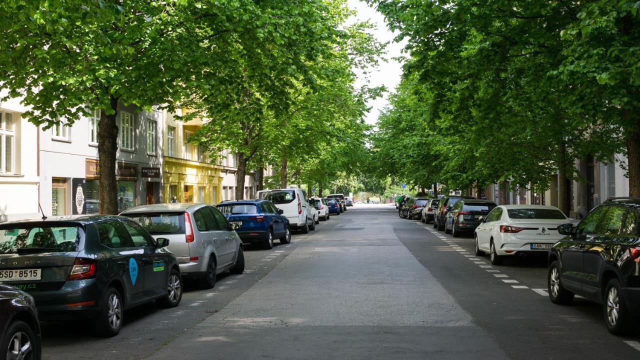 Flying Bed Apartment Close To Prague Castle And Airport 외부 사진