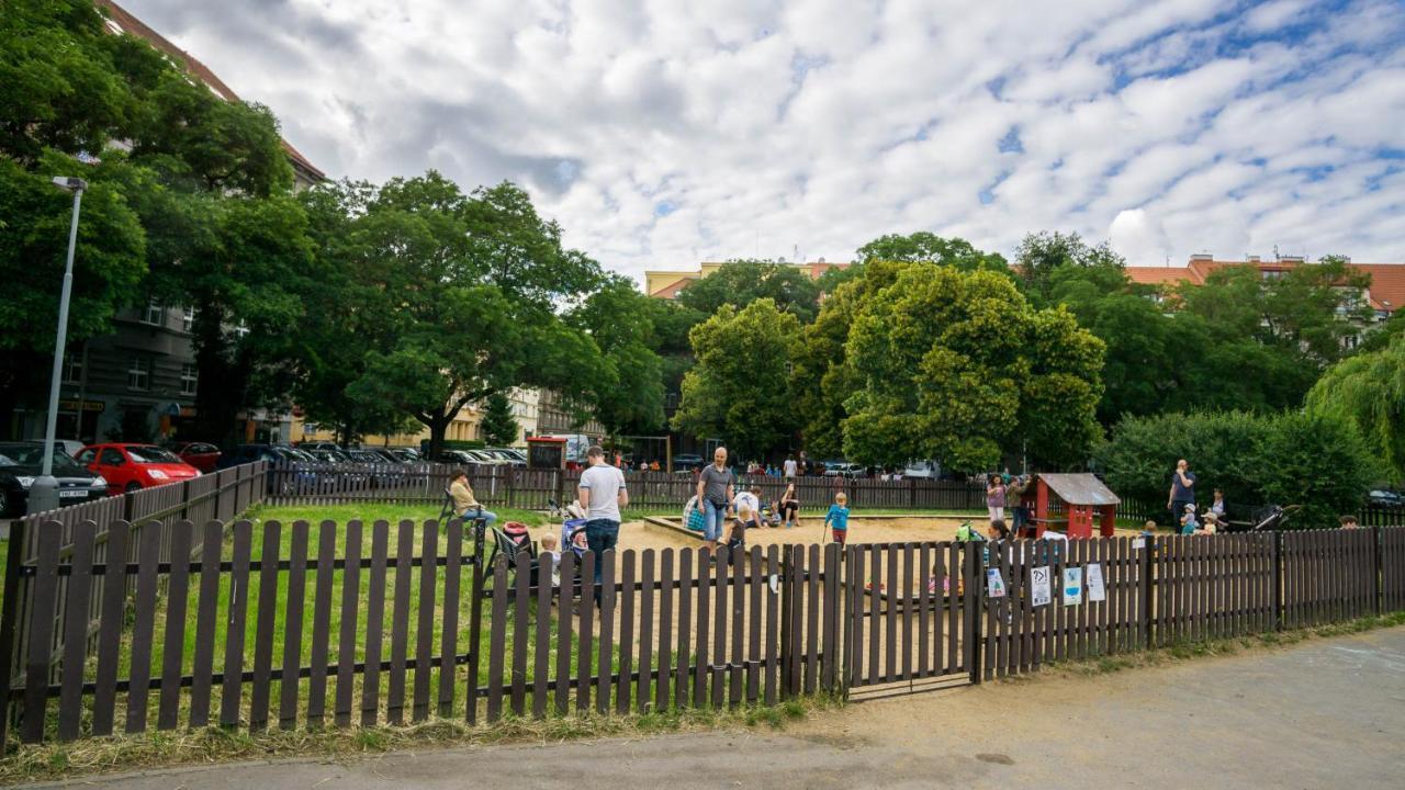 Flying Bed Apartment Close To Prague Castle And Airport 외부 사진
