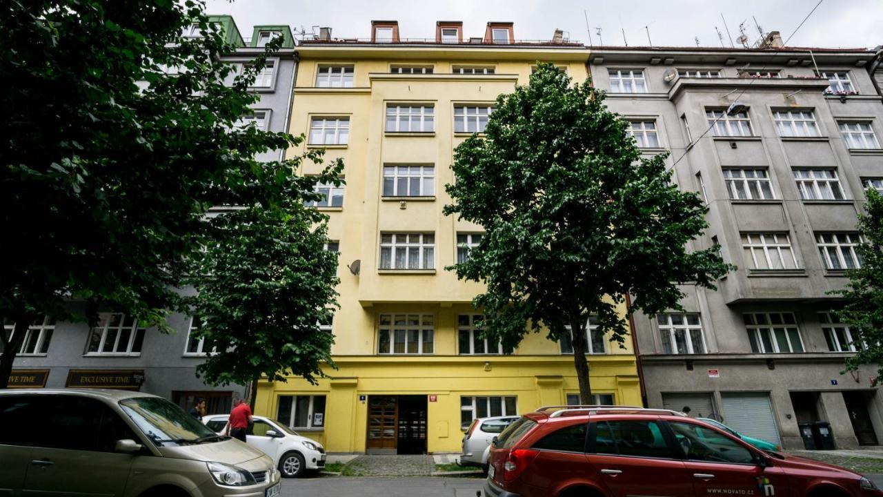 Flying Bed Apartment Close To Prague Castle And Airport 외부 사진