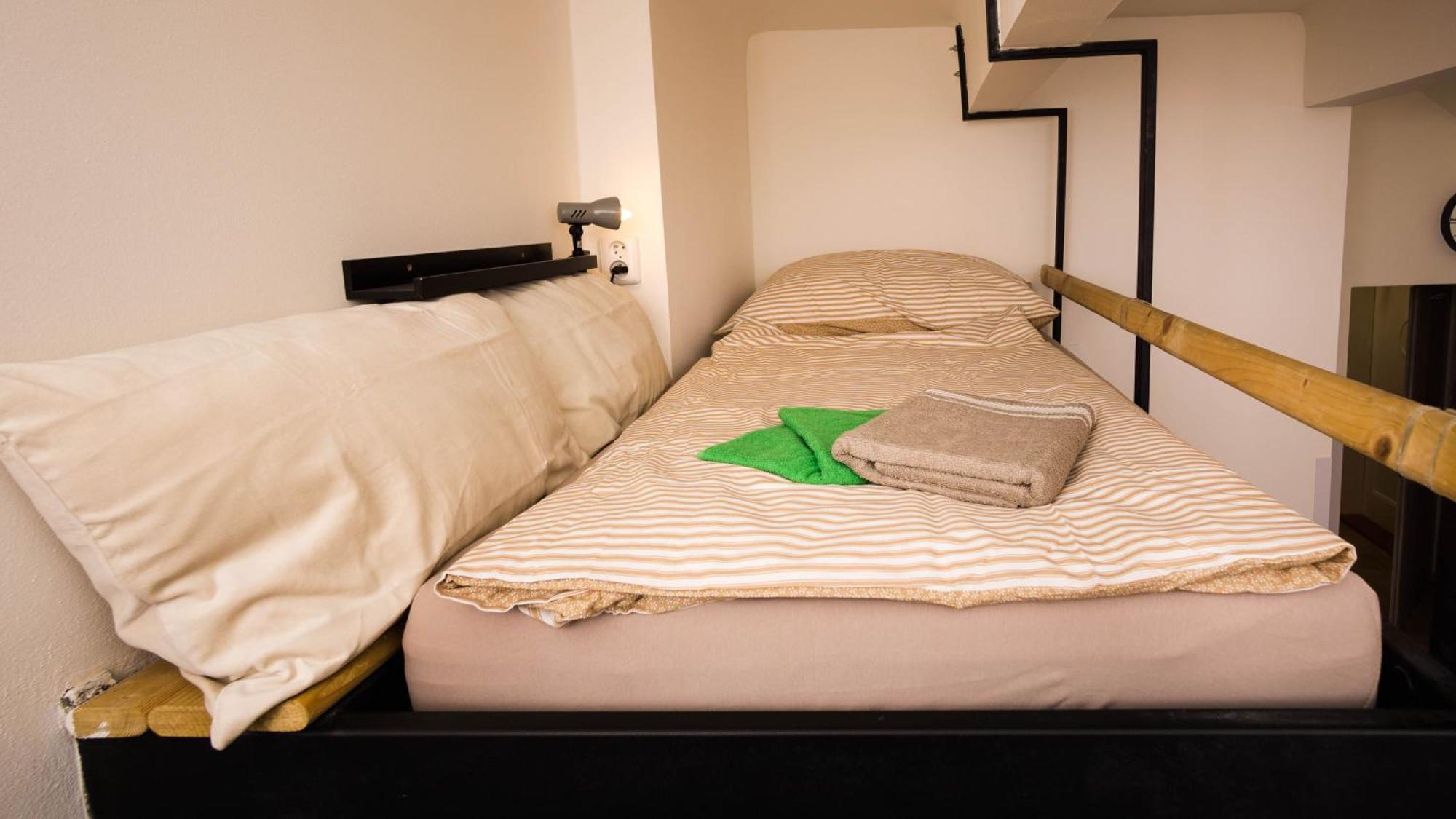 Flying Bed Apartment Close To Prague Castle And Airport 객실 사진