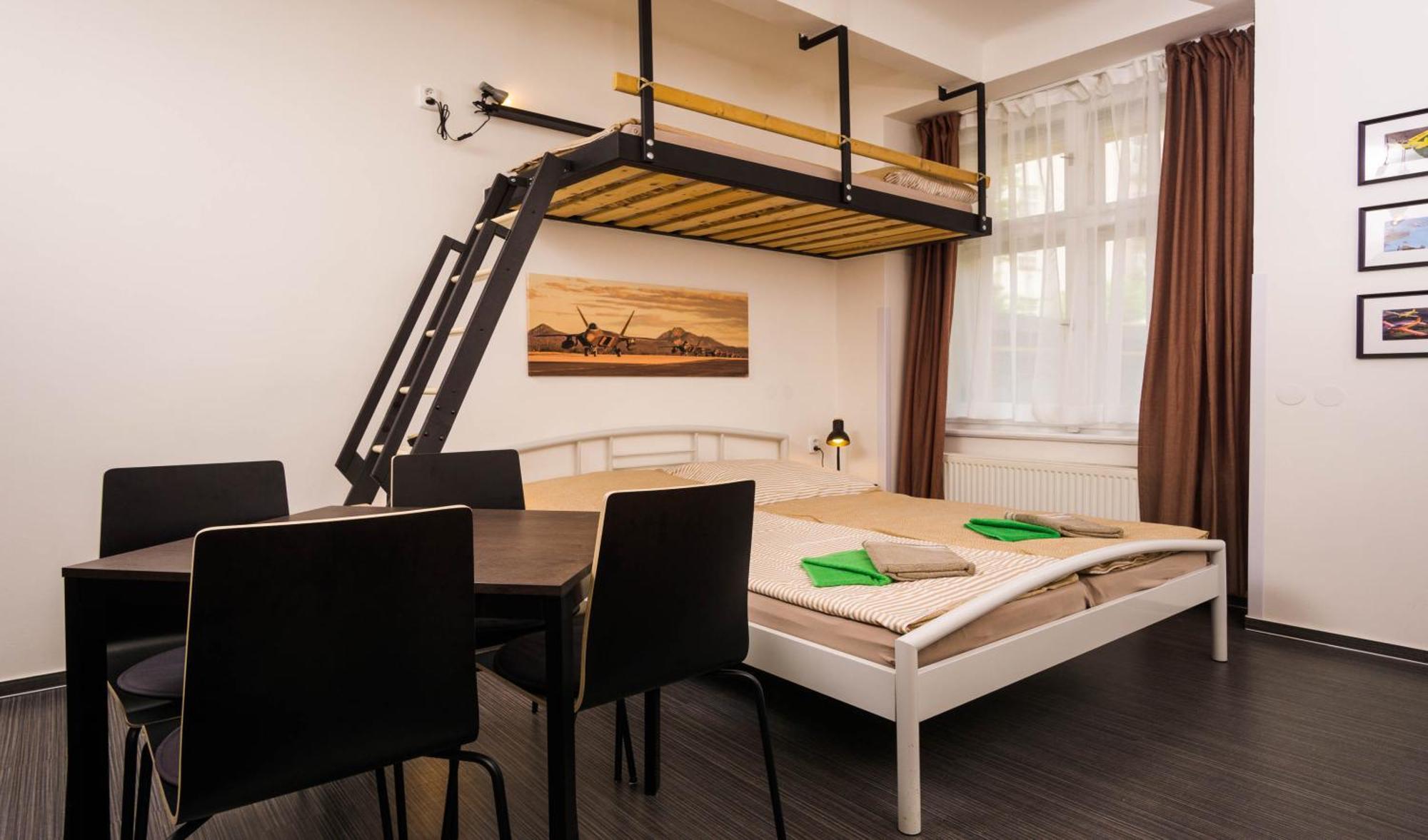 Flying Bed Apartment Close To Prague Castle And Airport 객실 사진